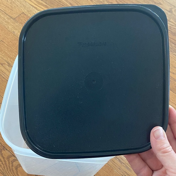 Tupperware 23 cup container - Picture 8 of 9